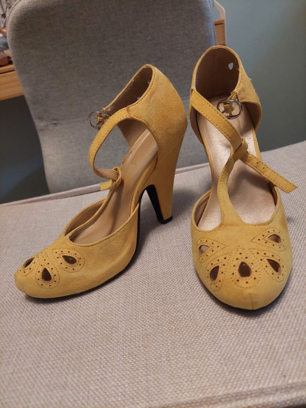 Unique Vintage Retro T-Strap Heels